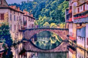 精湛球技助力球队胜利，篮球比赛激情迸发