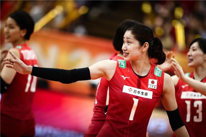 法国女子排球队实现逆转成功晋级
