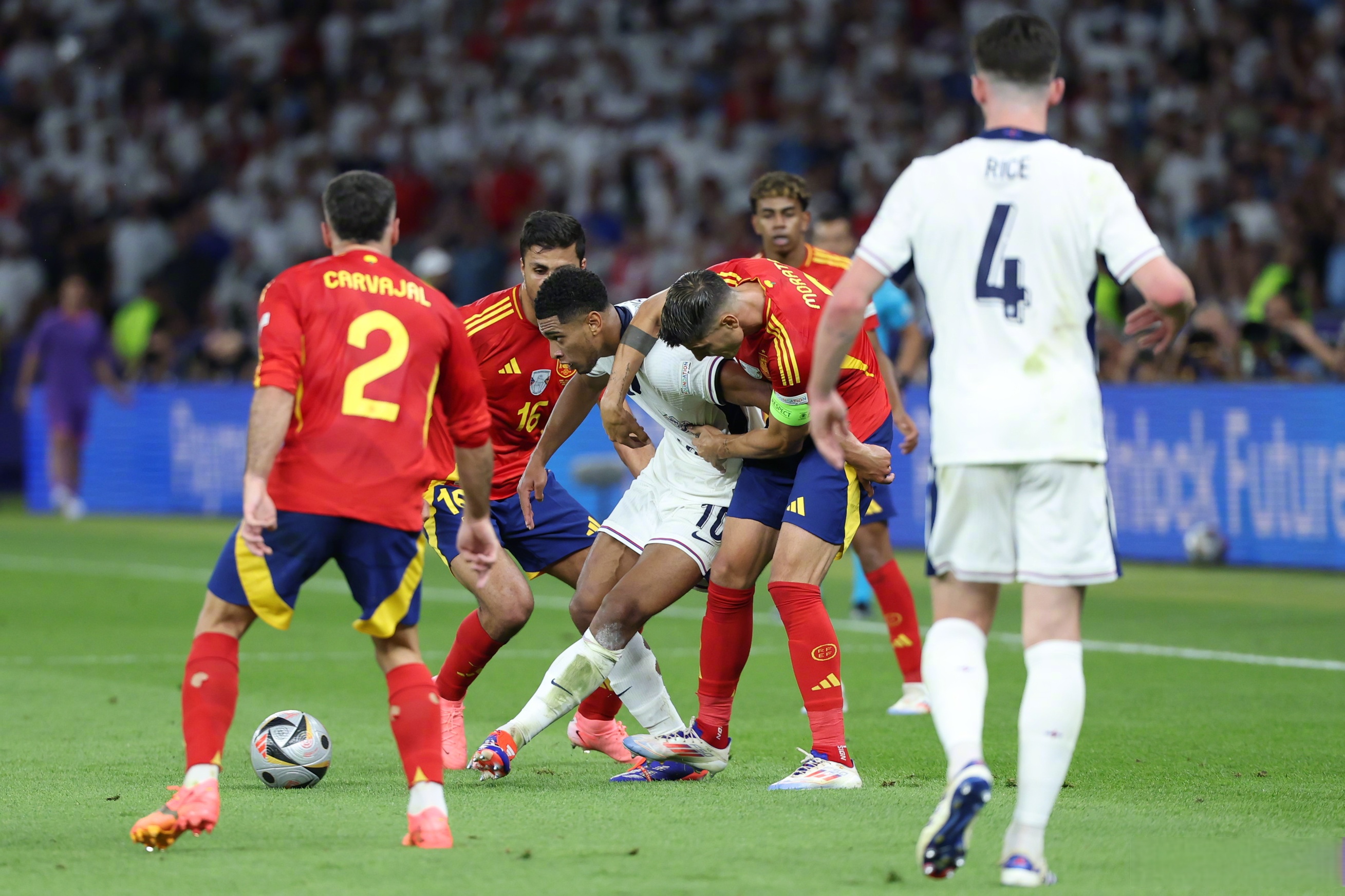 九游体育网页版-西班牙大胜瑞典闯入半决赛，瑞典失望离场的简单介绍