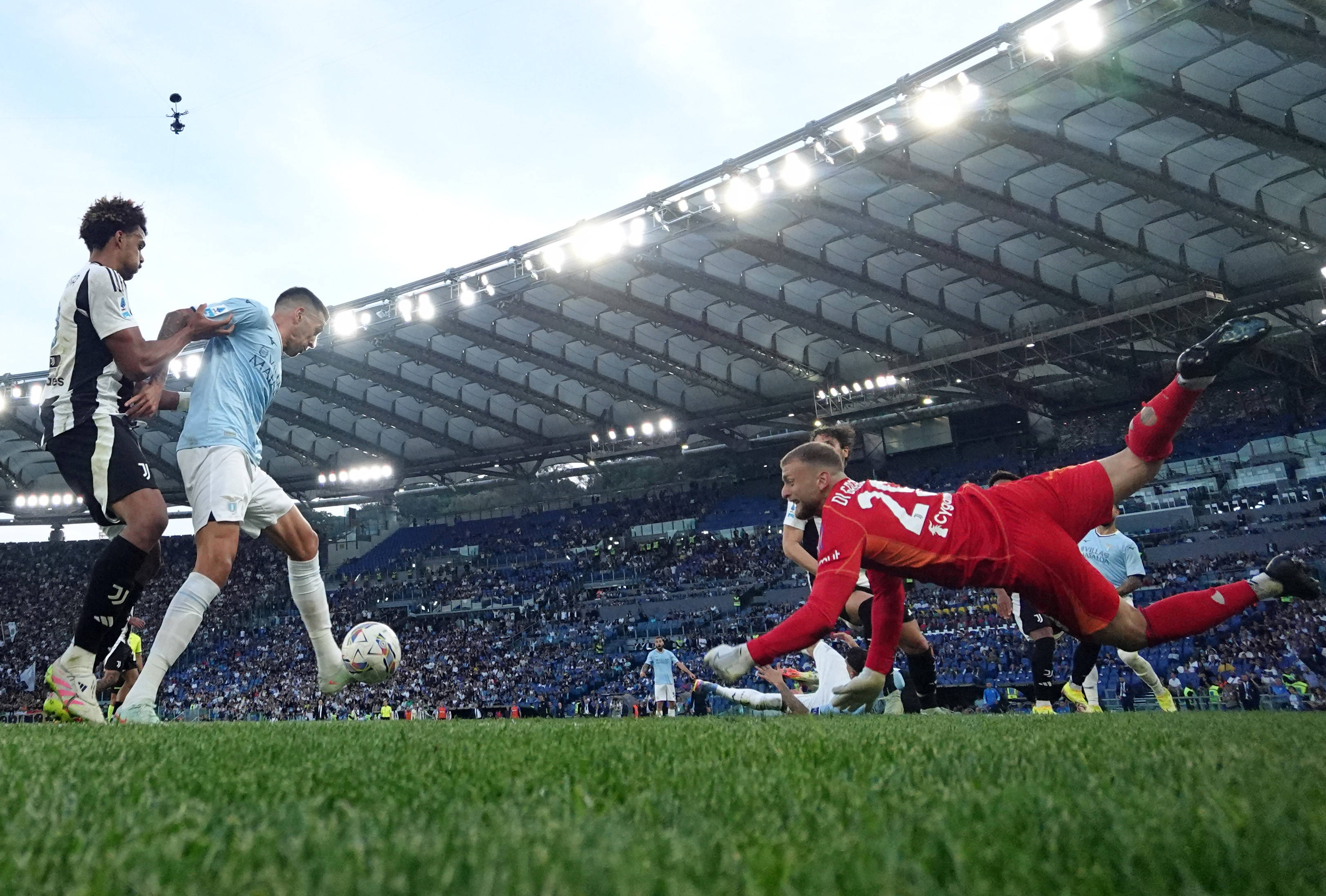 拉齐奥客场击败尤文图斯，实现双杀