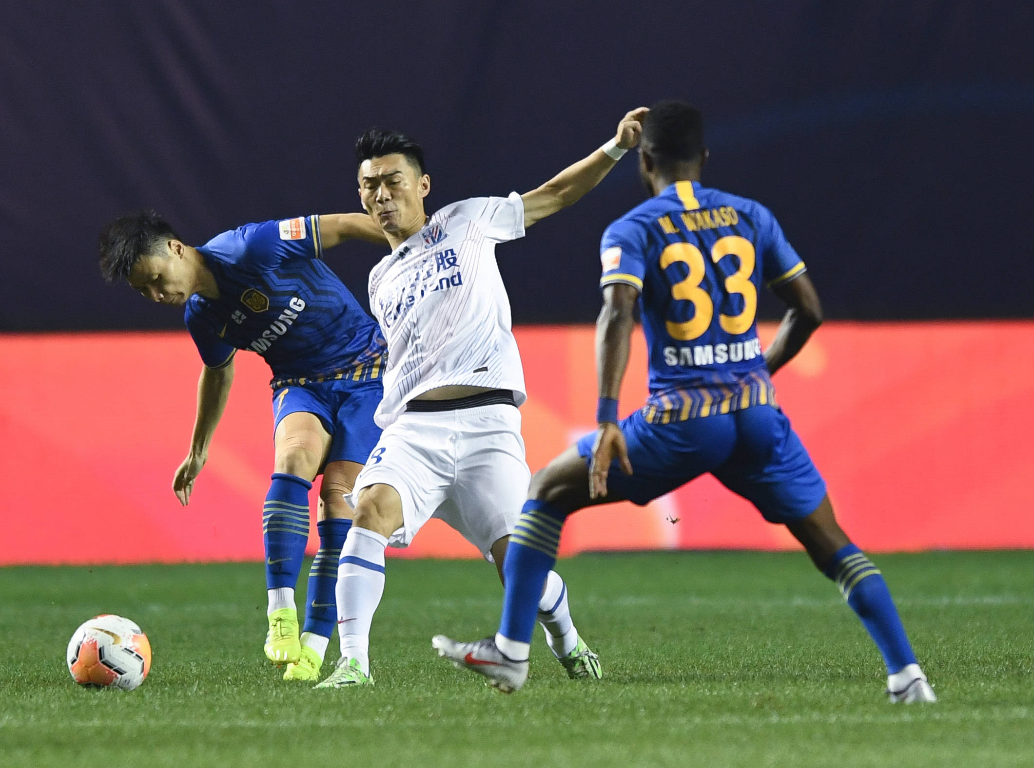 苏宁主场告捷，申花客场不敌建业的简单介绍