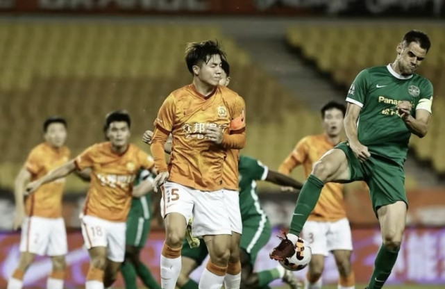 包含基尔主场不敌，保级形势急转直下的词条