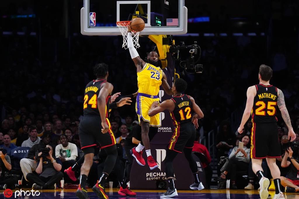 九游体育官方登录入口-湖人大胜尼克斯，浓眉28+11