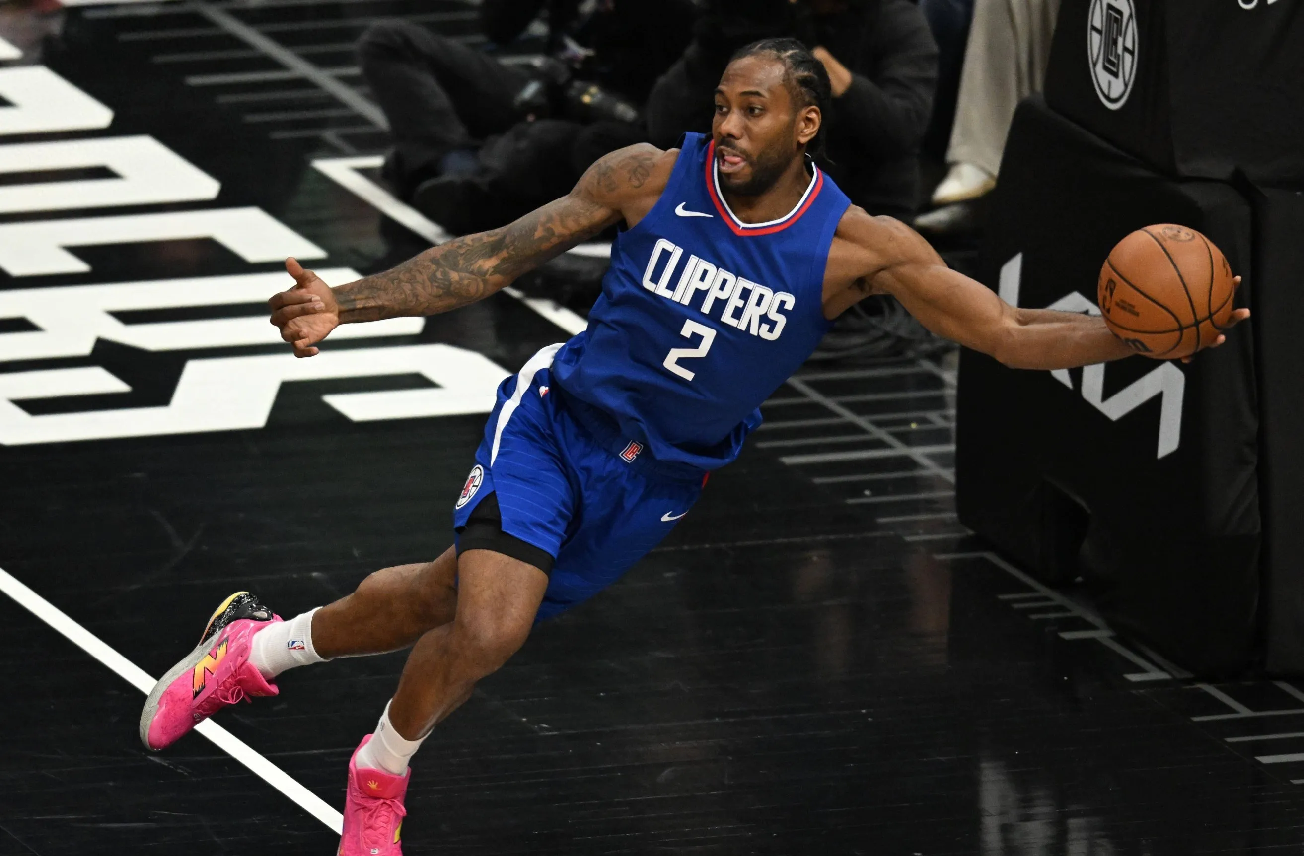 莱昂纳德砍下30+10,快船击败雷霆的简单介绍 莱昂纳德砍下30+10,快船击败雷霆的简单介绍